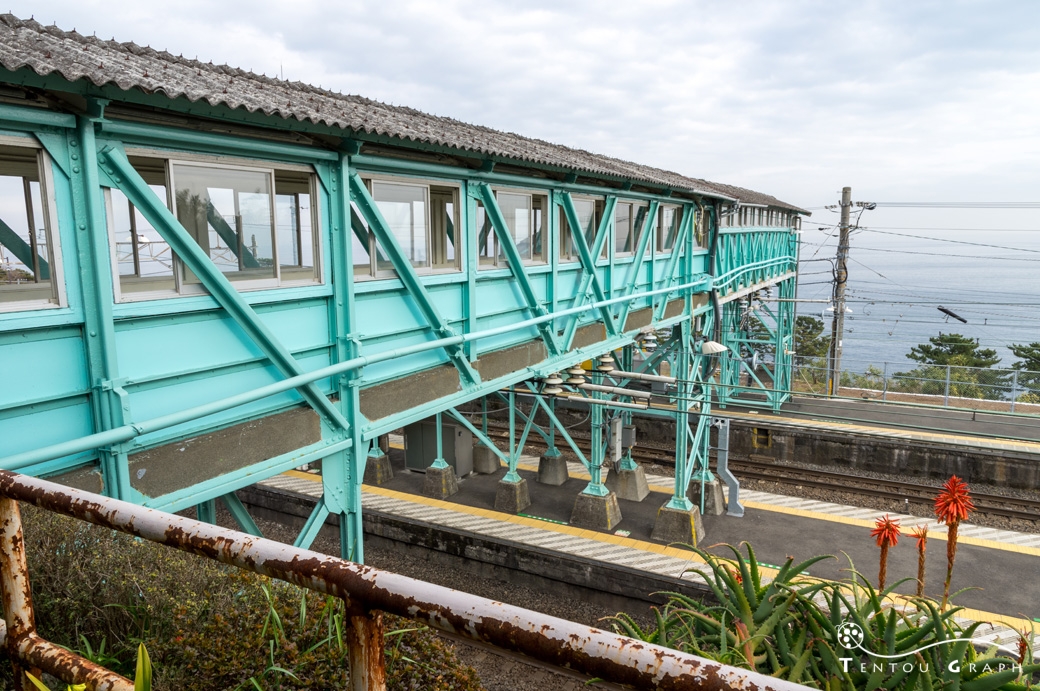 根府川駅・ホームへの通路