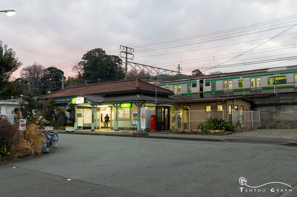 夕暮れのJR早川駅